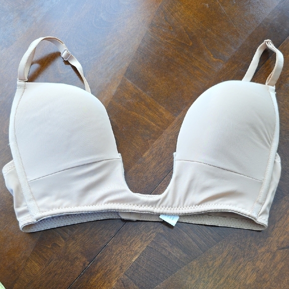 Women's Nude Plunge Bra - Picture 1 of 3